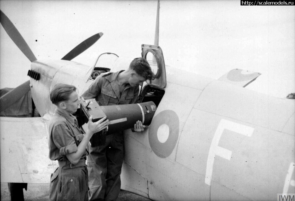 1638173858_Recon-Spitfire-PRXI-RAF-681Sqn-White-F-PL781-at-Kuala-Lumpur-Malaya-IWM-CF799.jpg : #1713786/ Spitfire Mk.IXc 1/48 Eduard - !  