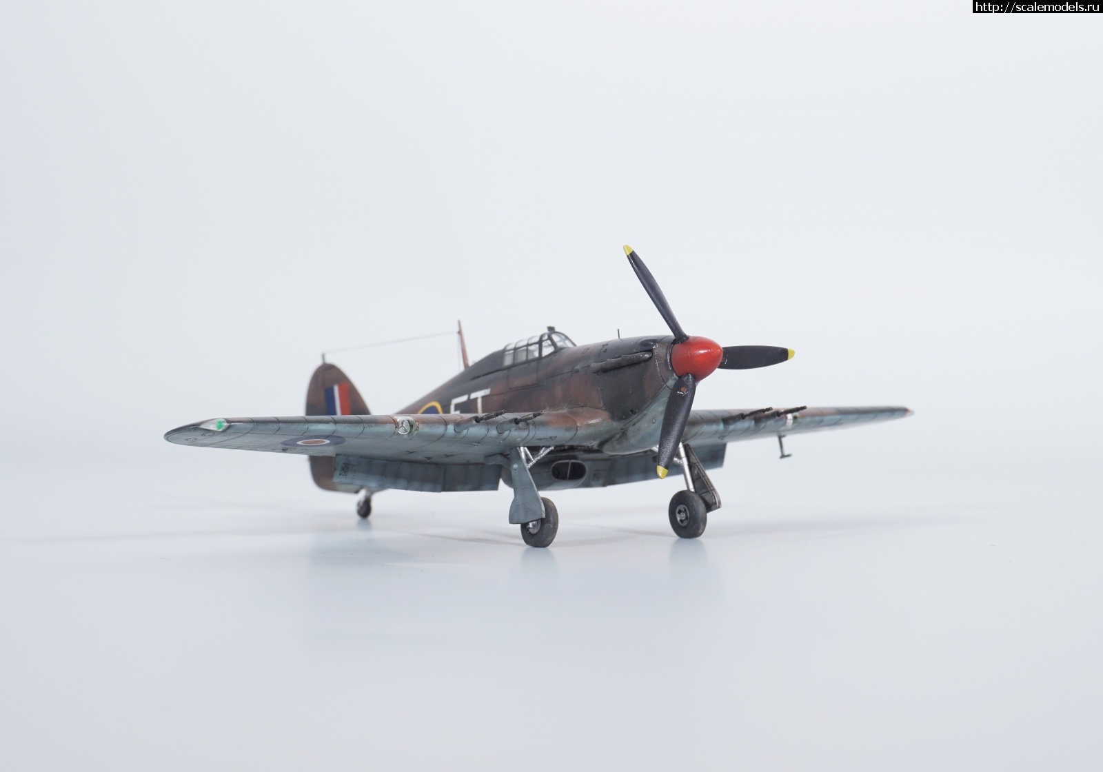 1640891790_4.JPG : #1719398/ 1/72 Hurricane Mk.IIc trop, Arma hobby. .  