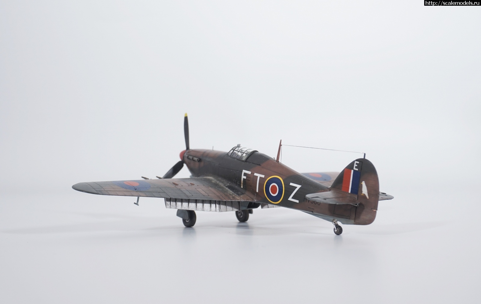 1640891925_19.JPG : #1719398/ 1/72 Hurricane Mk.IIc trop, Arma hobby. .  