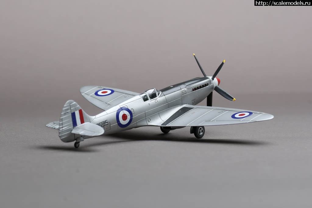 1641568847_235B9624.JPG : #1720688/ Spitfire PR XIX 1/72 Airfix   