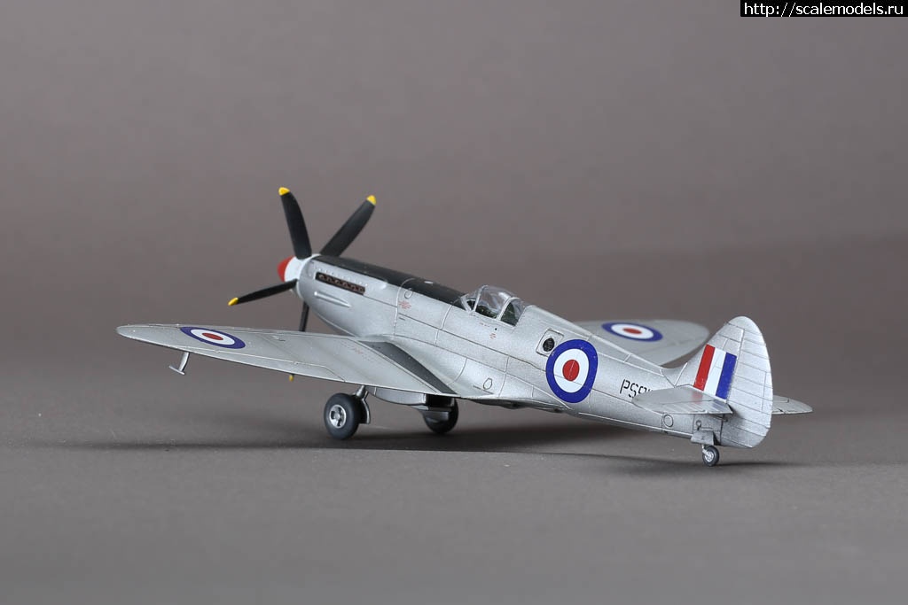 1641568850_235B9637.JPG : #1720688/ Spitfire PR XIX 1/72 Airfix   