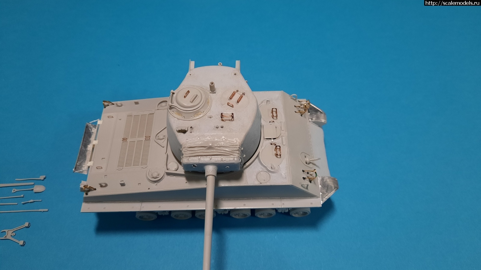 1644259334_20220207_213417.jpg : #1726197/ M4A3E8 Sherman 1/48 HobbyBoss  