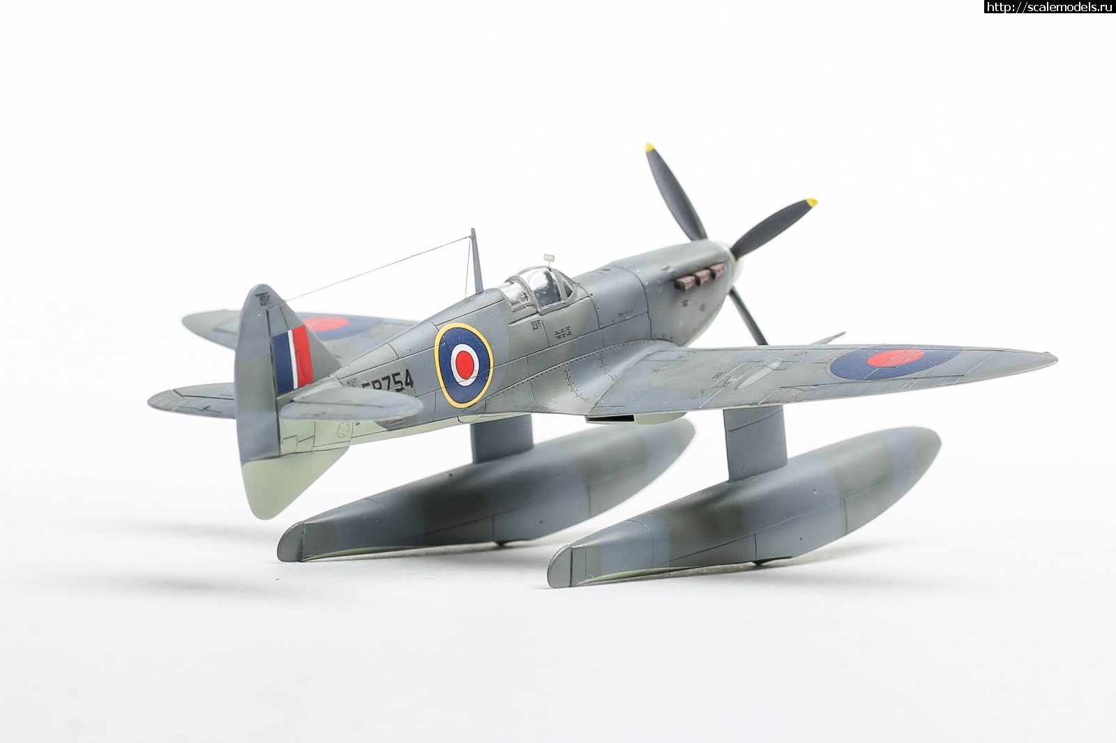 1651160879_235B5199.JPG : #1737016/ Spitfire Mk.Vb Floatplane, Brengun 1/72   