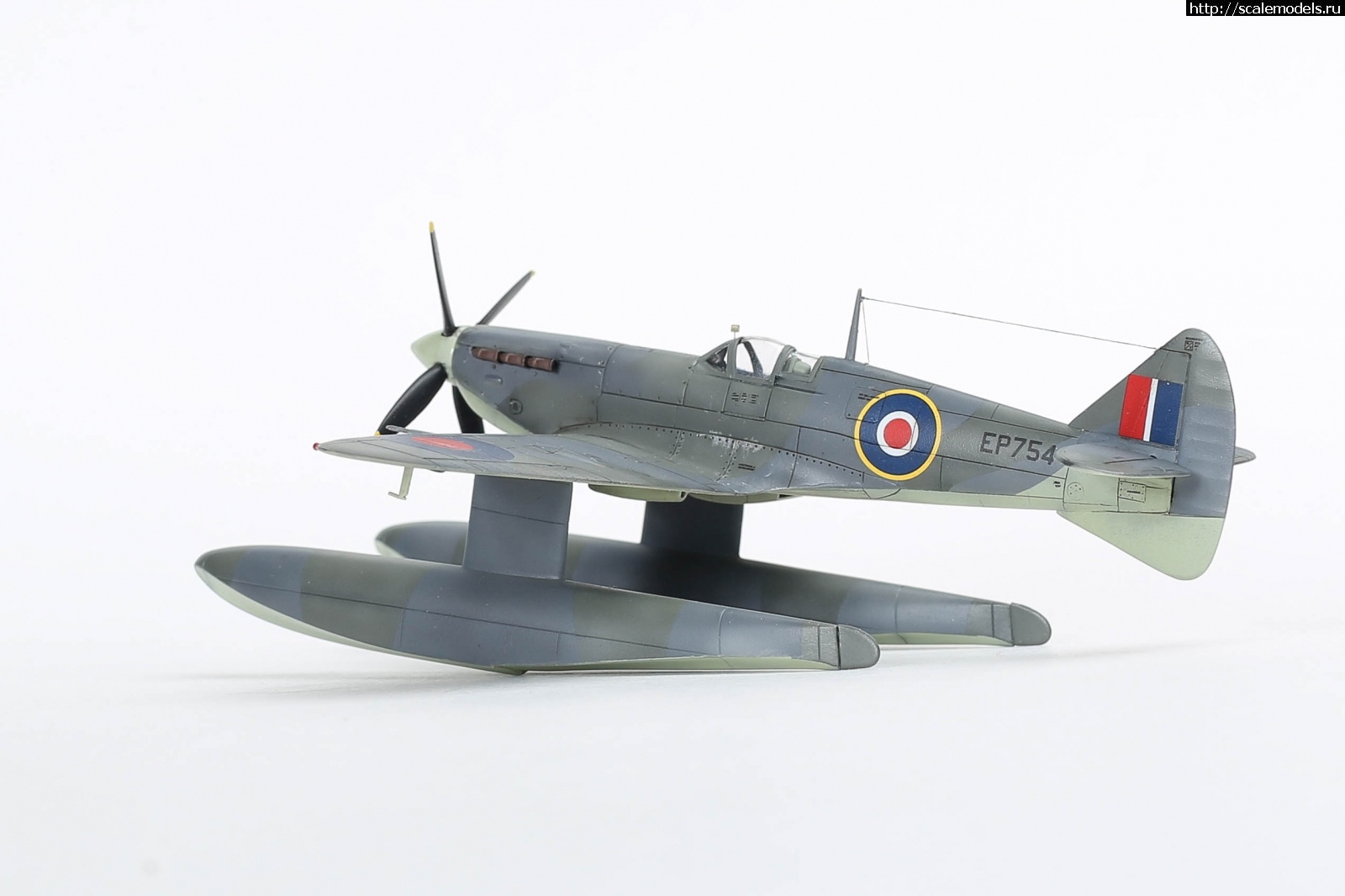 1651160888_235B5216.JPG : #1737016/ Spitfire Mk.Vb Floatplane, Brengun 1/72   