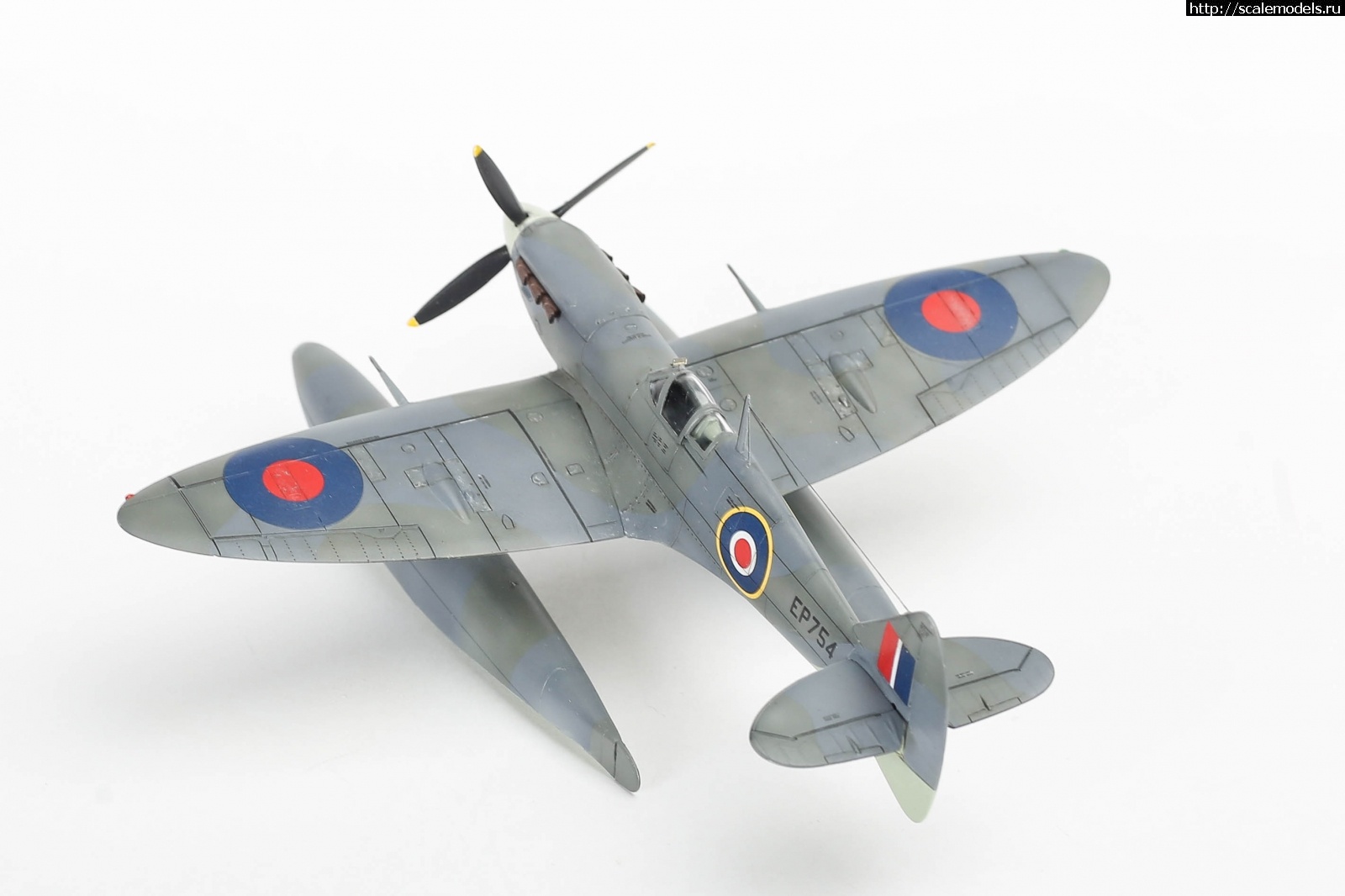 1651160892_235B5220.JPG : #1737016/ Spitfire Mk.Vb Floatplane, Brengun 1/72   