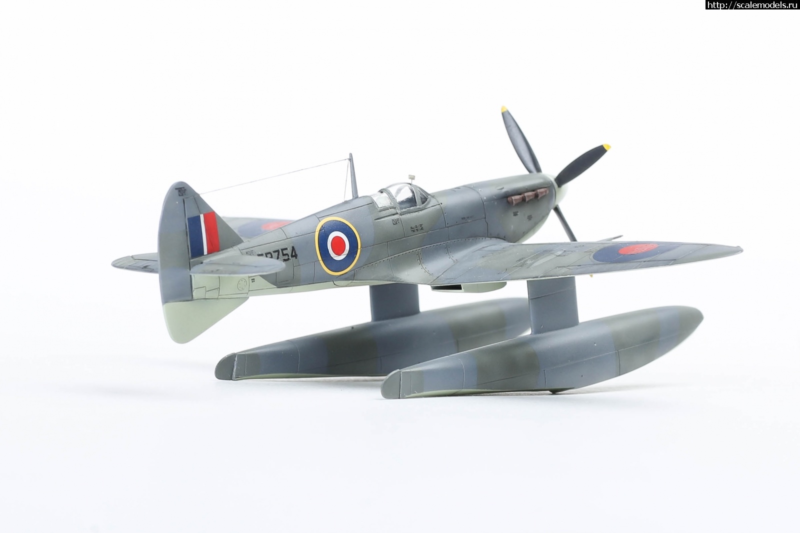 1651160910_235B5226.JPG : #1737016/ Spitfire Mk.Vb Floatplane, Brengun 1/72   