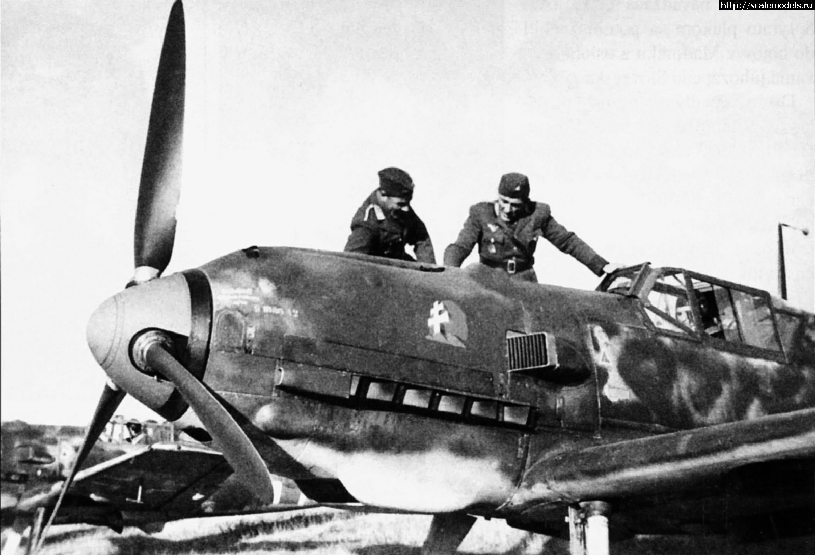 1654881533_Messerschmitt-Bf-109E7B-13-JG52Slovak-ferry-from-Piestany-to-Kamenica-Slovakia-1942-01.jpg : Bf 109 E-4   1/72, A-Z Models.   