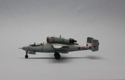 HobbyBoss 1/72 He-162A -    .