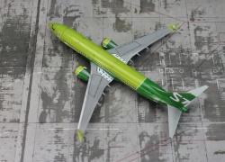  1/144 Boeing 737 MAX8 S7 Airlines