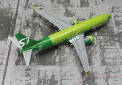  1/144 Boeing 737 MAX8 S7 Airlines