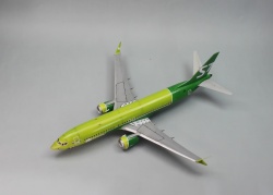  1/144 Boeing 737 MAX8 S7 Airlines