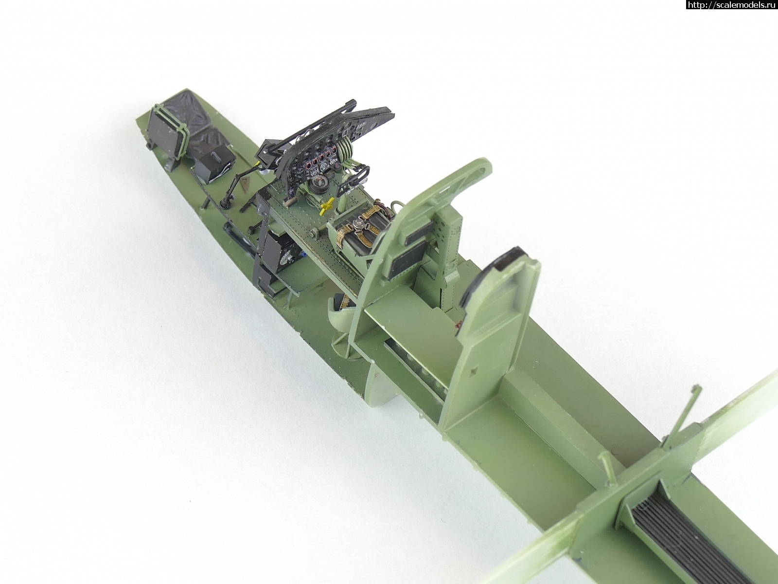 1676633682_P1290800_cr.jpg : #1774458/ Revell 1/72 Handley Page Halifax B.Mk.III  