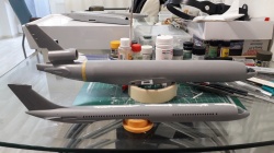  1/144 McDonnell Douglas MD-11 -  