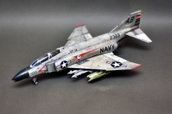 Academy 1/48 F-4B Phantom II  VF-14 Tophatters