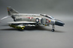 Academy 1/48 F-4B Phantom II  VF-14 Tophatters