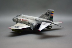 Academy 1/48 F-4B Phantom II  VF-14 Tophatters