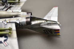 Academy 1/48 F-4B Phantom II  VF-14 Tophatters