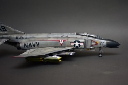 Academy 1/48 F-4B Phantom II  VF-14 Tophatters