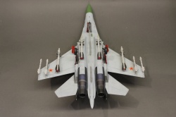 Trumpeter 1/72 -27  