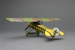 Arma Hobby 1/72 Fokker E.V -   1918 .