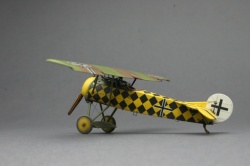 Arma Hobby 1/72 Fokker E.V -   1918 .