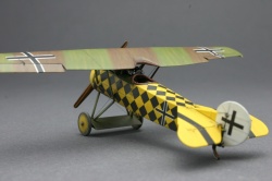 Arma Hobby 1/72 Fokker E.V -   1918 .