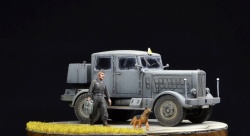 Takom 1/72  Hanomag SS100