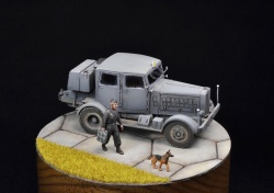 Takom 1/72  Hanomag SS100