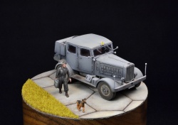 Takom 1/72  Hanomag SS100