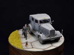 Takom 1/72  Hanomag SS100