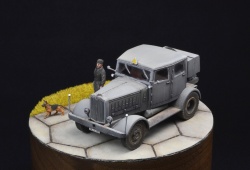 Takom 1/72  Hanomag SS100