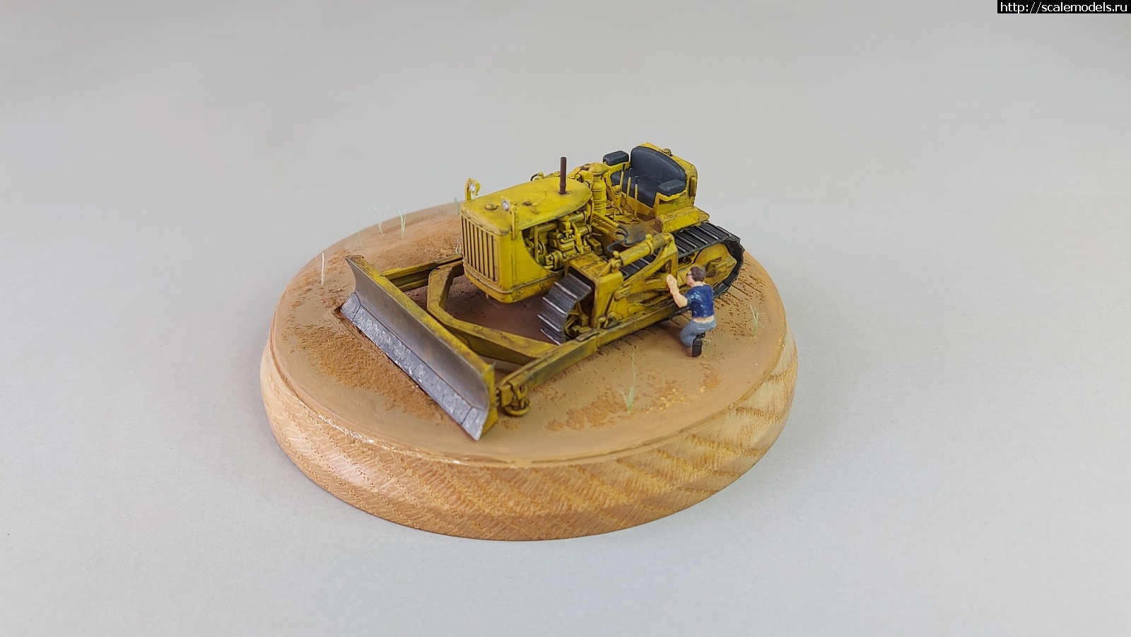 1682157967_20230422_125838.jpg : #1783879/ Caterpillar D7 1/72 Orange Hobby  