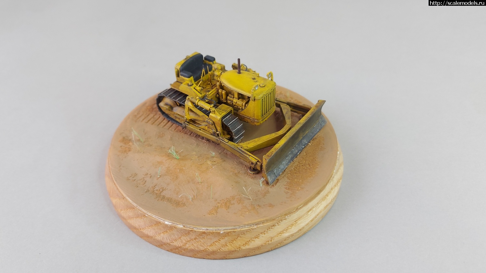 1682157973_20230422_125855.jpg : #1783879/ Caterpillar D7 1/72 Orange Hobby  