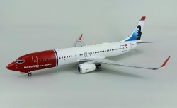  1/144 Boeing 737-800 - Show must go on!