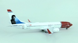  1/144 Boeing 737-800 - Show must go on!