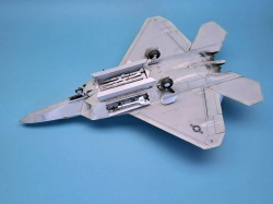 HobbyBoss 1/72 F-22 Raptor