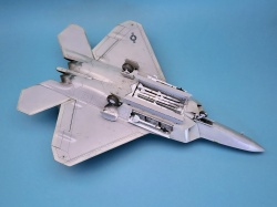 HobbyBoss 1/72 F-22 Raptor