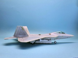 HobbyBoss 1/72 F-22 Raptor