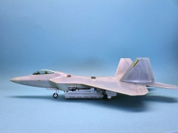 HobbyBoss 1/72 F-22 Raptor