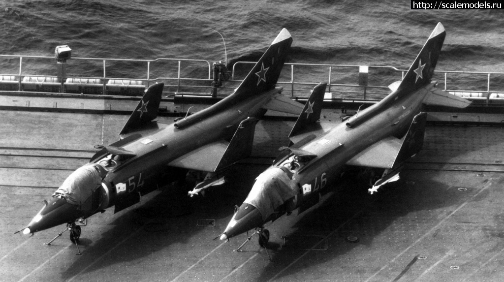 1703408498_Two_Yakovlev_Yak-38s_in_1983-JPEG.jpeg : #1811539/ -38 1/72 Spline !  