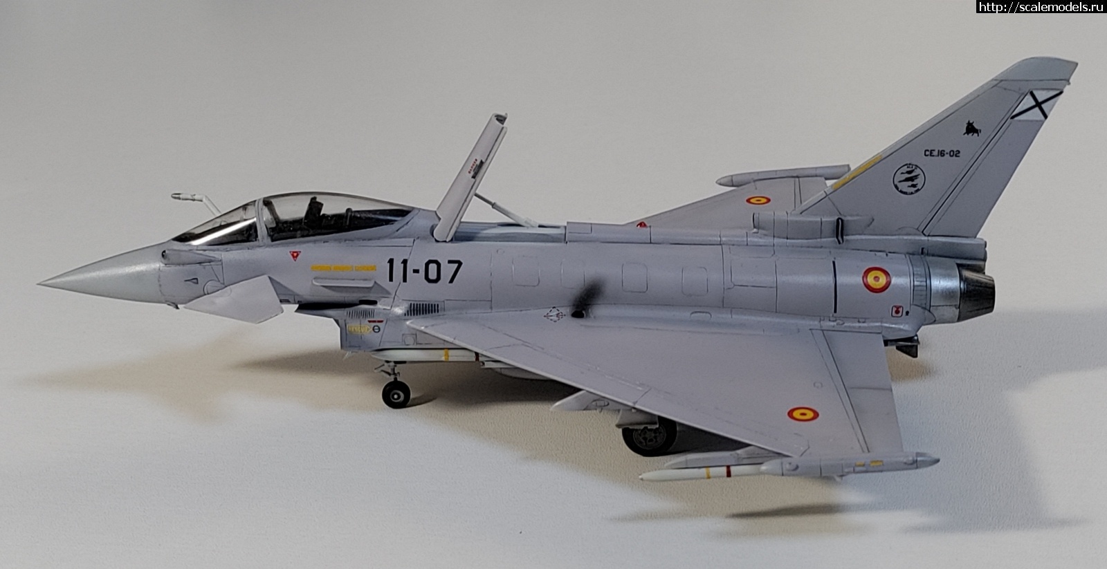 1705432184_IMG_20240116_212642__01.jpg : #1814549/ EF-2000 Revell 1/72   