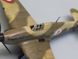 Revell () 1/72 Hurricane Mk.I Trop