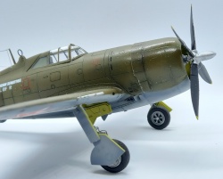 Academy 1/72 -47 Thunderbolt -    