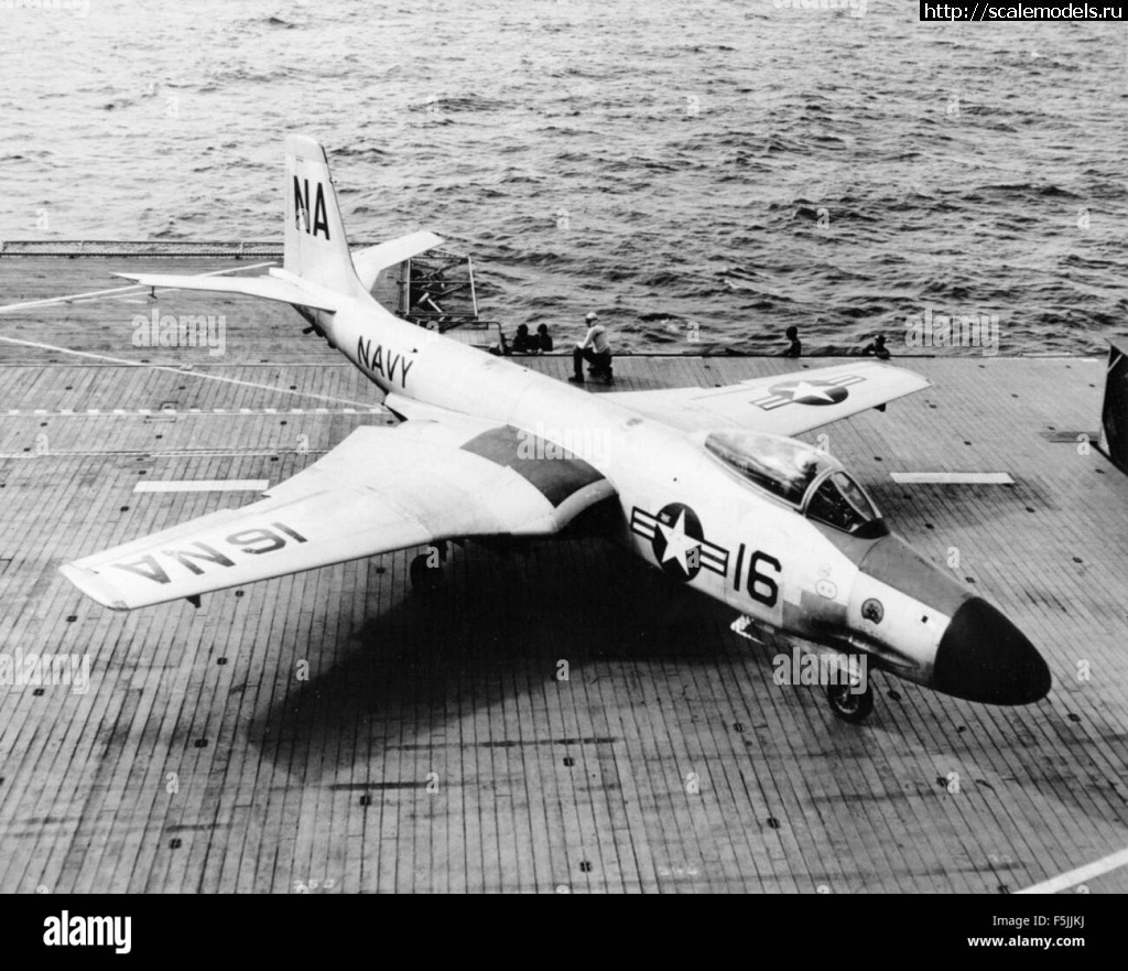 1711324468_mcdonnell-f2h-4-us-navy-photo-robert-lawson-photographer-F5JJKJ.jpg : #1825111/ F2H-3/4 Banshee -1:72    