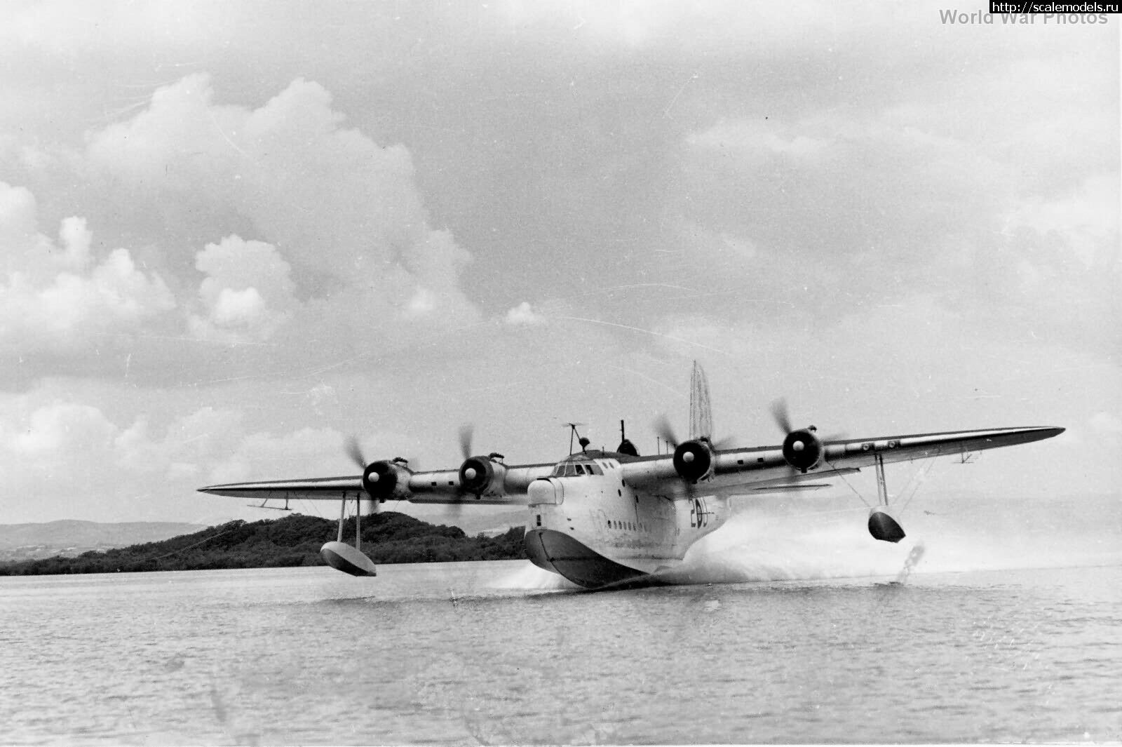 1711374980_Sunderland_III_EK591_422_Castle_Archdale_July_44.jpg : Short Sunderland mk III 1/72 Special hobby   