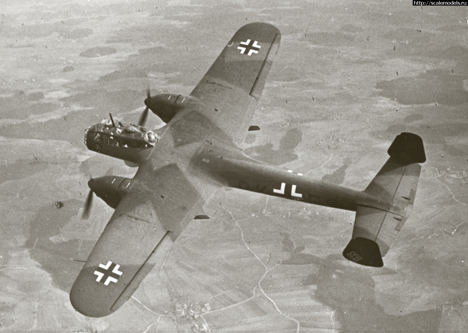 1714055435_Dornier-Do-215-Stkz-PKEM-inflight-photo-showing-the-upper-camouflage-pattern-21st-Sep-1940-NIOD.jpg : #1829843/ ICM 1/72 Do-215B-3 -   (#16831) -   