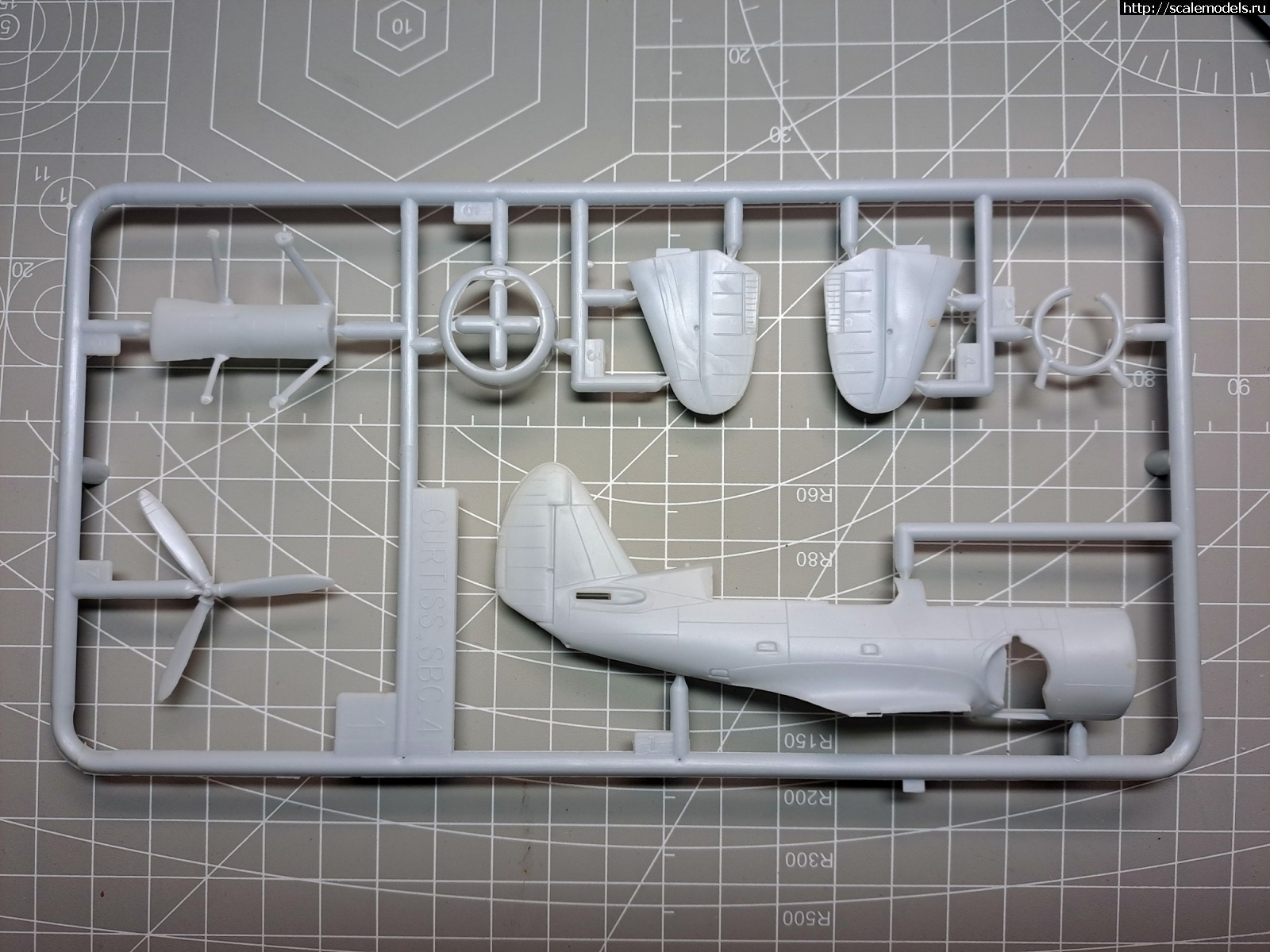 1715183096_-MIxB6CaIow.jpg : Curtiss 77,   SBC-4 Helldiver   Heller 1/72  