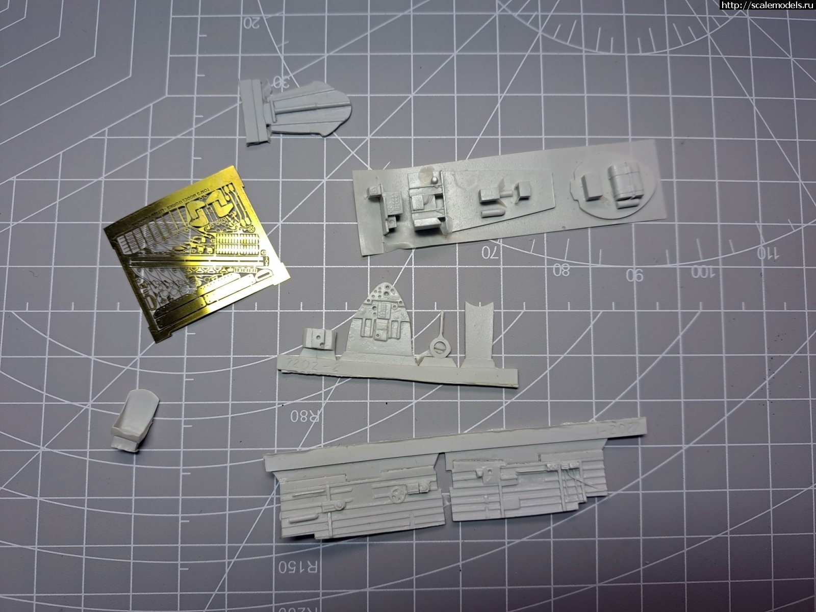 1715183100_hwItZXt0Ua0.jpg : Curtiss 77,   SBC-4 Helldiver   Heller 1/72  