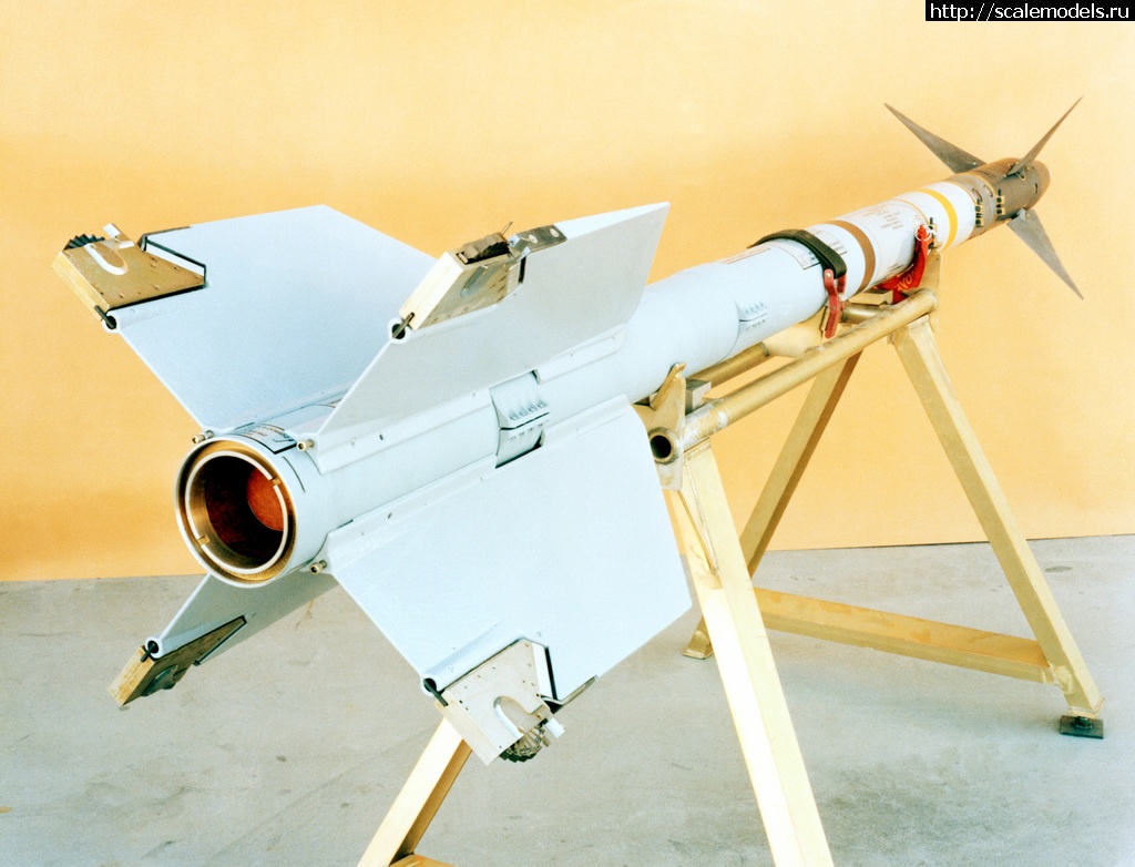 1717103382_a-view-of-an-aim-9lm-sidewinder-missile-on-a-display-stand-73e262-1024.jpg : #1834914/ Tamiya 1/48 F-16 Block 25  