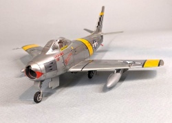 Academy 1/72 F-86F Sabre -   II . 